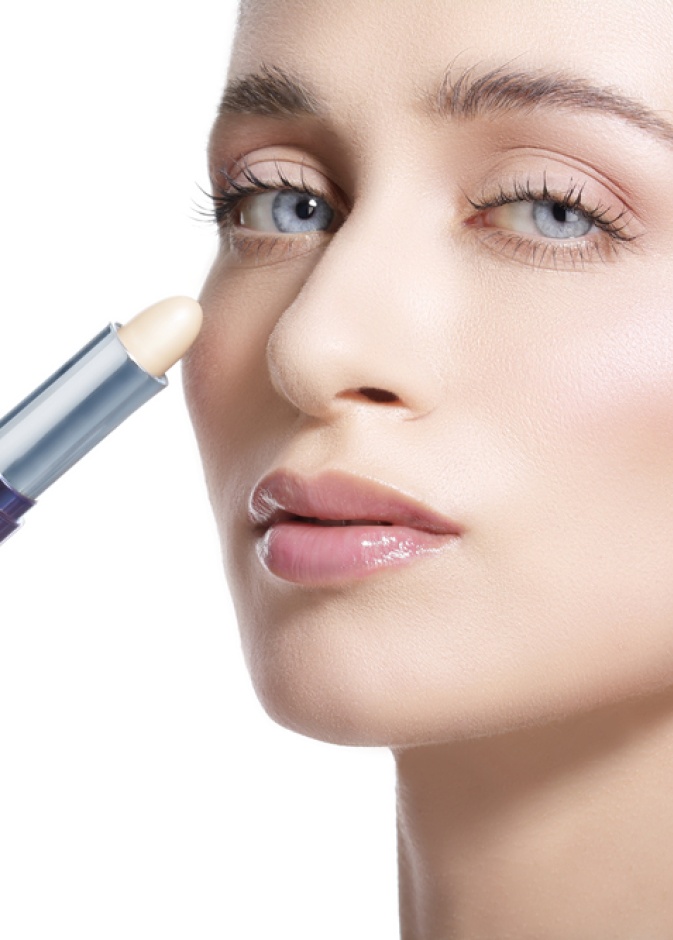 طرق تطبيق الكونسيلر المناسب للبشرة الجافة في شتاء 2020 بالخطوات