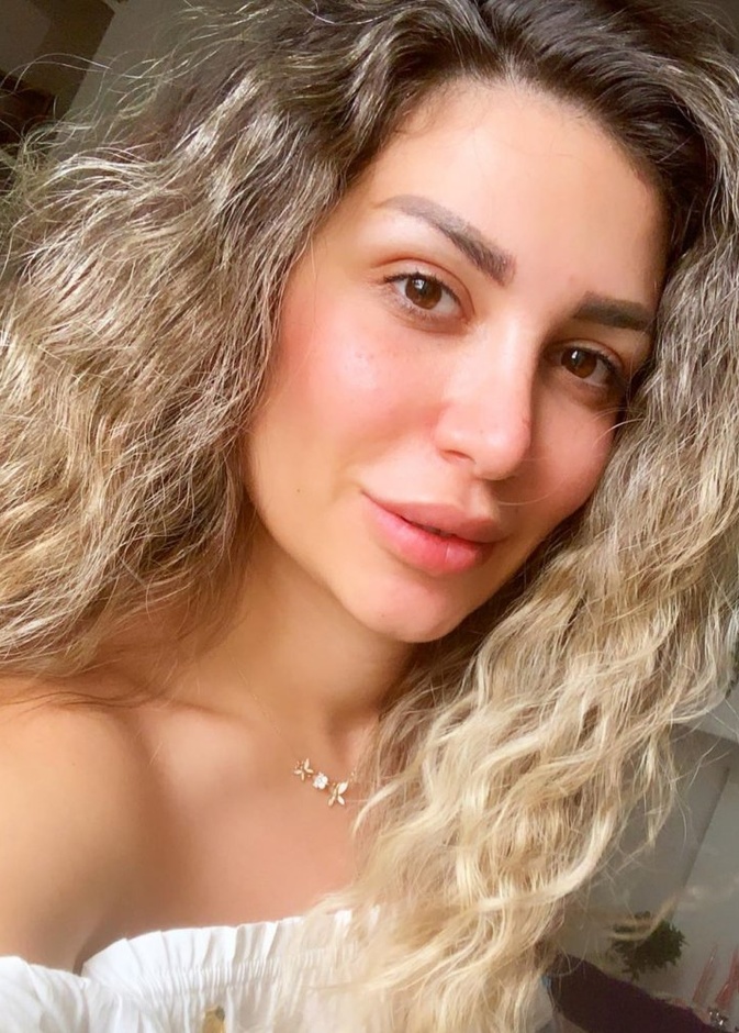 سارة نخلة