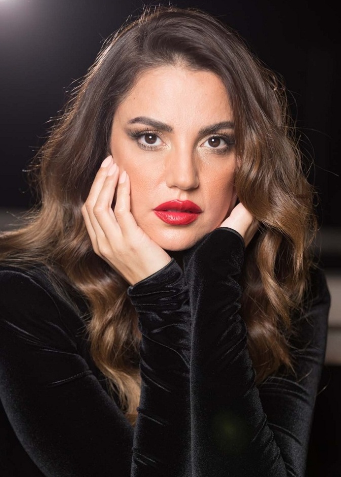 طريقة تطبيق الماكياج بأسلوب النجمة  درة زروق مع Armani Beauty