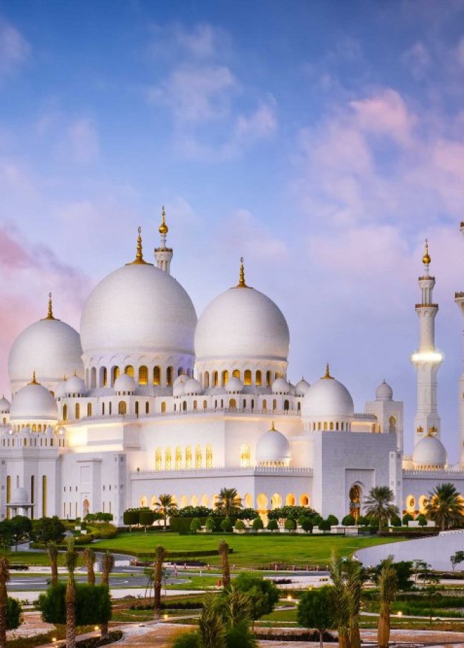 جامع الشيخ زايد الكبير من أفضل أماكن سياحية في الامارات