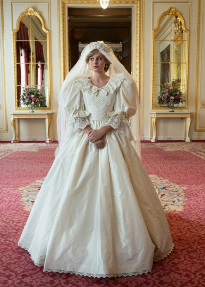 مشهد ايما كورين بفستان الزفاف استحضر الاميرة ديانا في المسلسل بشكل قوي