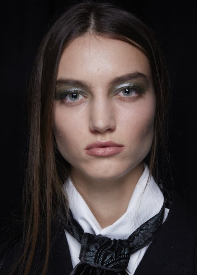 رسمات ظلال عيون فضية ناعمة ومشرقة لشتاء 2020 من دار Emporio Armani