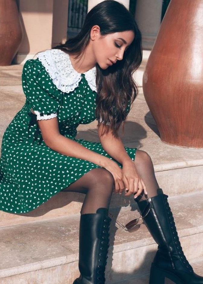 إختارت فستان أخضر أنيق من العلامة التجارية Miu Miu