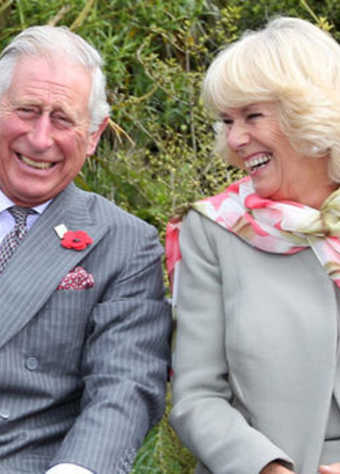 دعم الأمير تشارلز وزوجته بعد تعرضهما للانتقاد في مسلسل The Crown