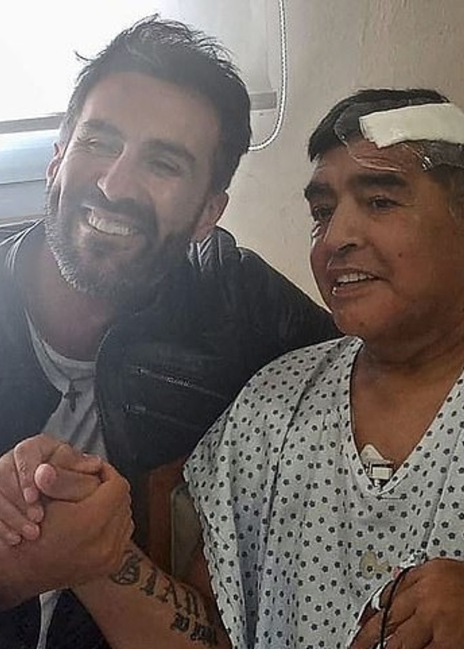 مارادونا مع طبيبه