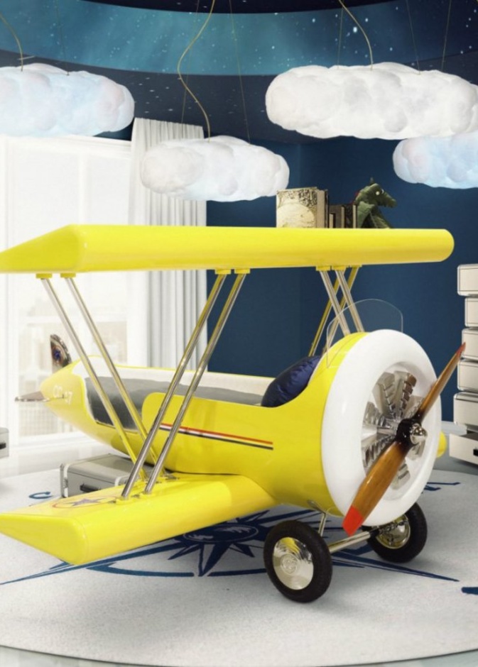 سرير أطفال بشكل طيارة