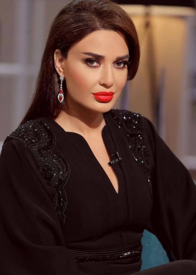 رسمات مكياج عيون جريئة تليق بالفستان الاسود من وحي سيرين عبدالنور