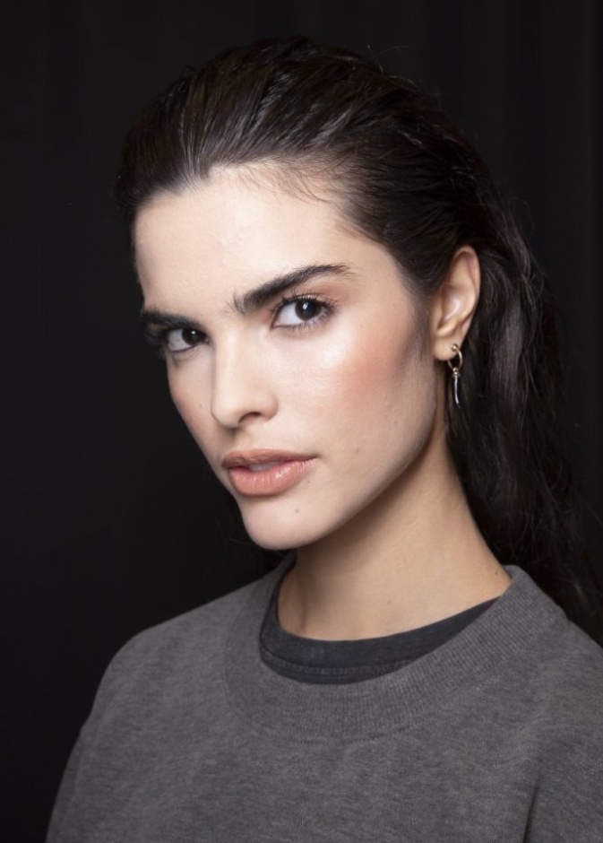  موضة البلاشر البرتقالي القوي من دار Alejandra Alonso Rojas