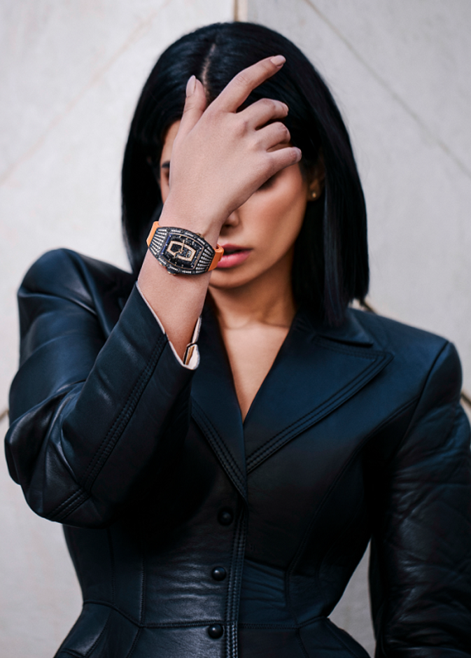 جلسة تصويرية خاصة بـ"هي".. فخامة عصرية وأنيقة