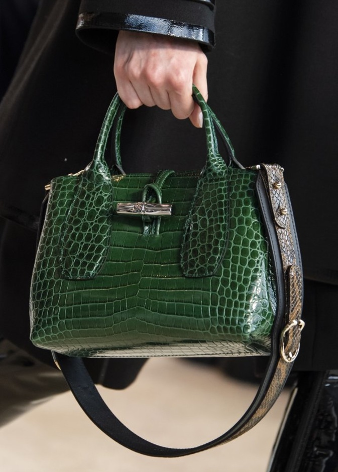 موديلات حقائب يد مميزة باللون الاخضر من دار Longchamp