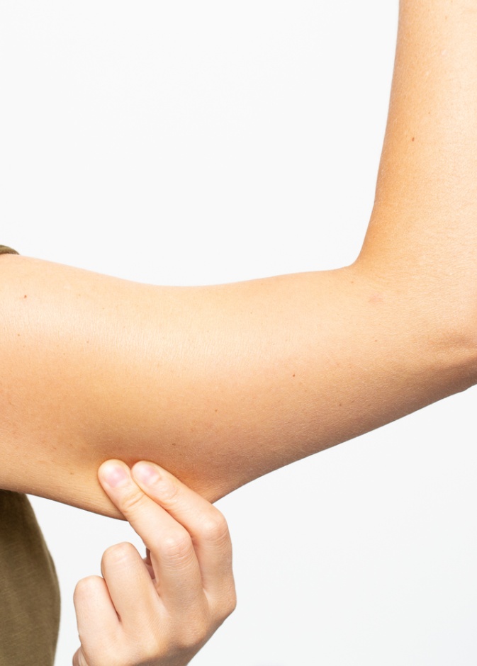 عملية شد الذراعين وأهم آثارها الجانبية للتخلص من ترهلات الذراعين