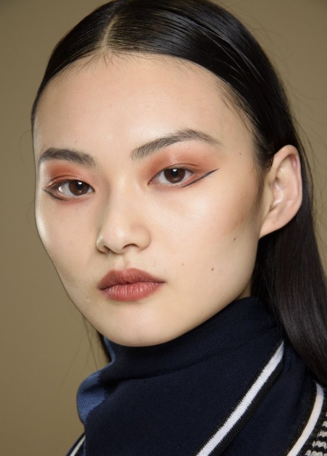 احدث رسمات مكياج تناسب العيون المبطنة لإطلالة جذابة 2020