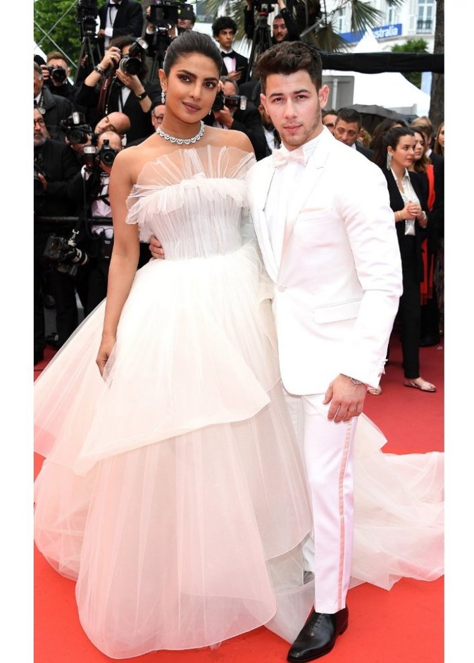بريانكا متألقة بالابيض في مهرجان كان 2019 بفستان من تصميم Georges Hobeika