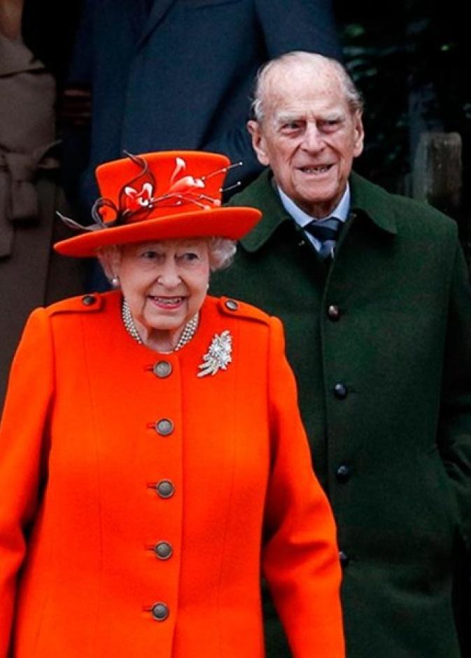  الملكة سترسل الهدايا بالبريد