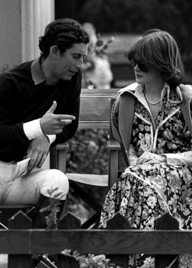 صورة للأمير تشارلز نع ليدي سارة سبنسر خلال علاقتها قصيرة الأمد