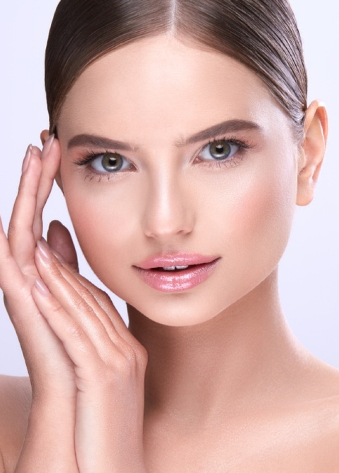 وصفات طبيعية للتخلص من إرهاق حول العين بسبب تصفح الهاتف