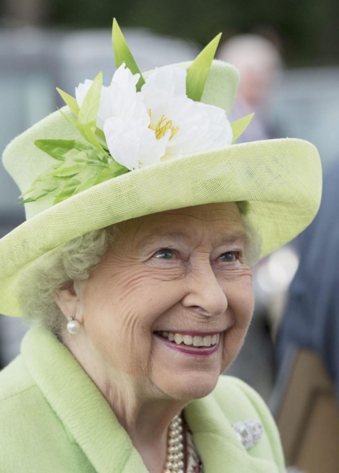 ملكة بريطانيا ستلجأ لحيلة حتى تتمكن من رؤية عائلتها في العطلة