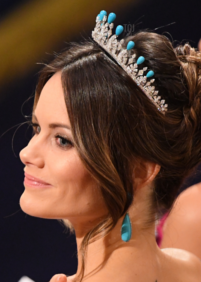 أفخم مجوهرات سيدات القصور الملكية المرصعة بالفيروز حجر شهر ديسمبر