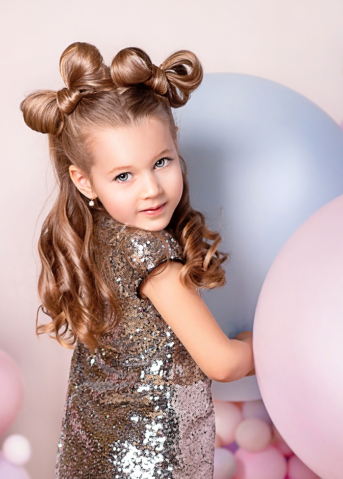  تسريحة اللفات الناعمة لشعر الاطفال خلال احتفالات راس السنه