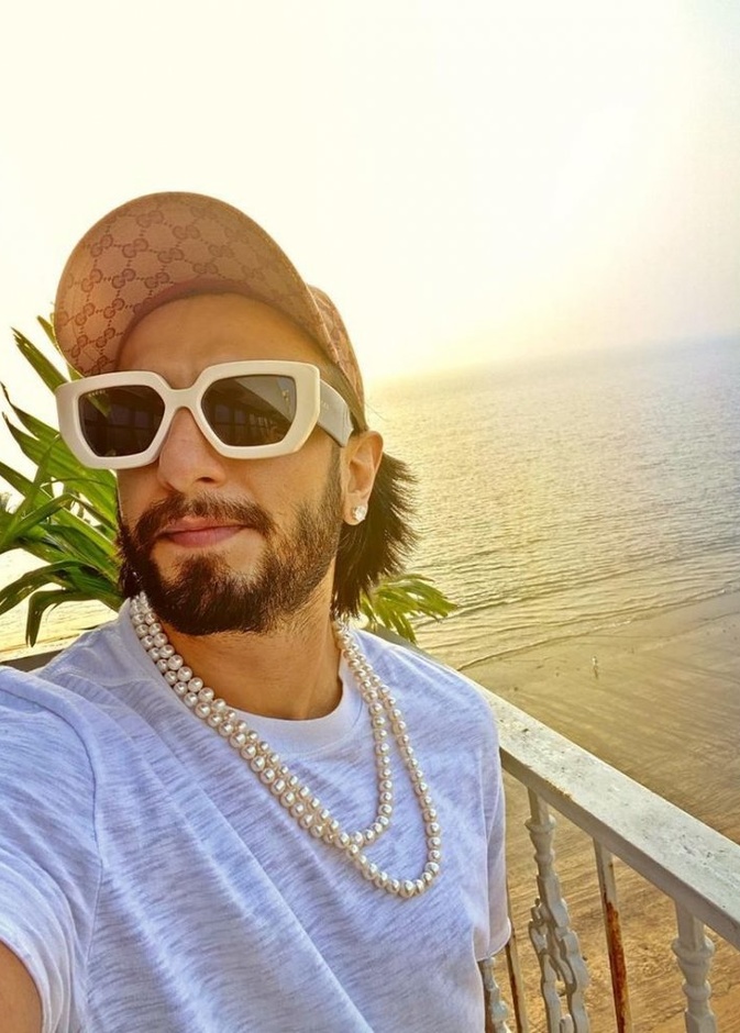 رانفير سينغ ظهر بعقد ديبيكا بادوكون