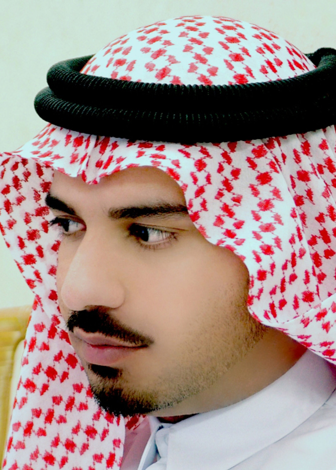 الفنان أحمد شريف موهبة إماراتية فذة