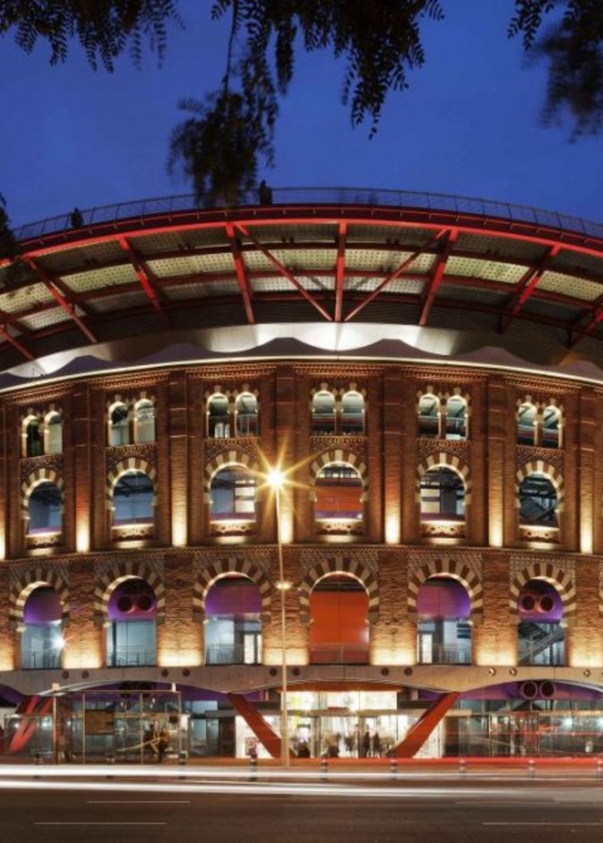 مركز تسوق Las Arenas