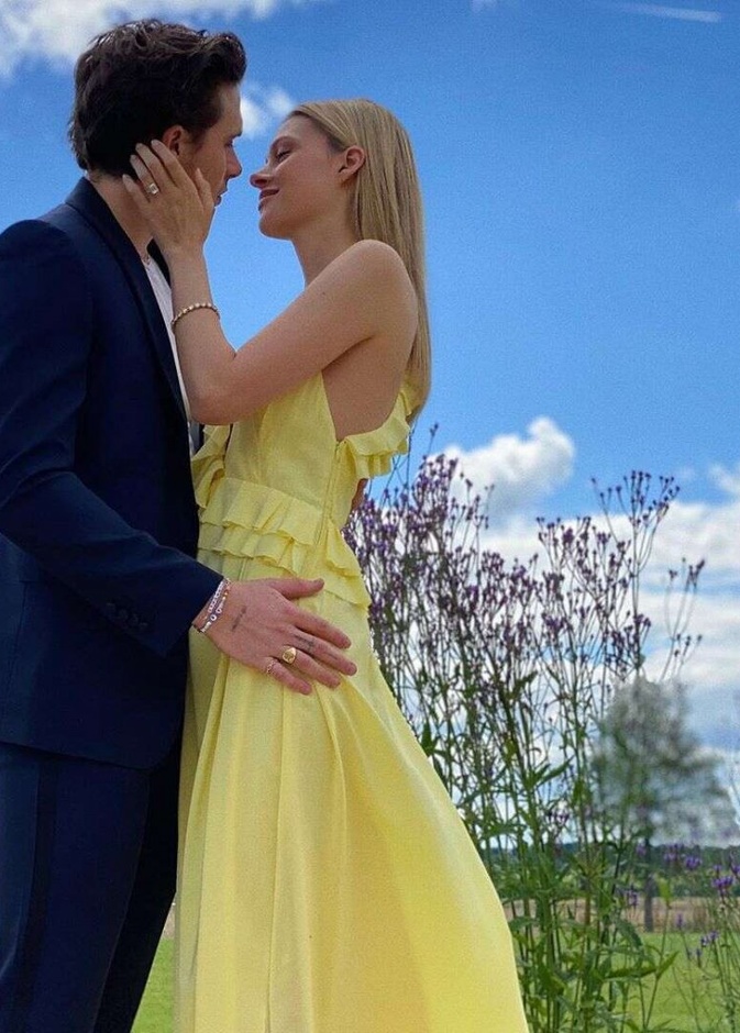  بروكلين بيكهام ونيكولا بيلز