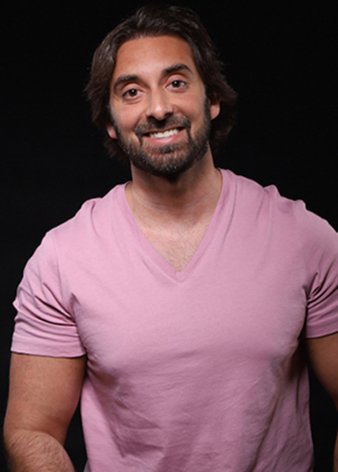 الفنان السعودي خالد زاهد شارك في العديد من المعارض الدولية والمحلية