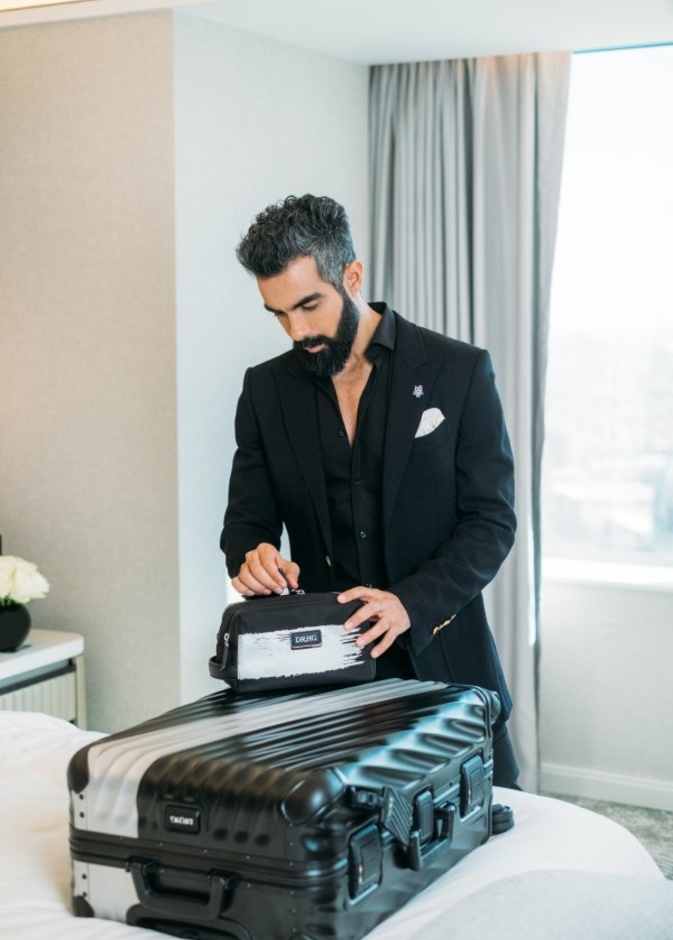 TUMI تطلق مجموعة أسيا والشرق الأوسط المصغّرة باللون الأسود/الفضّي