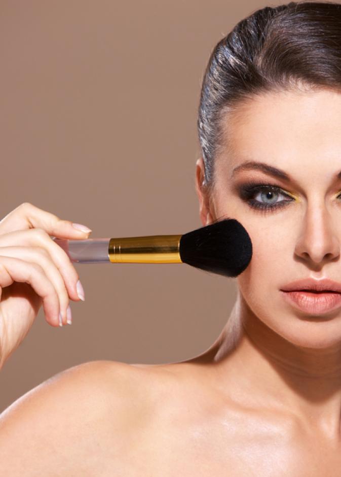طرق اخفاء عيوب الوجه بالمكياج