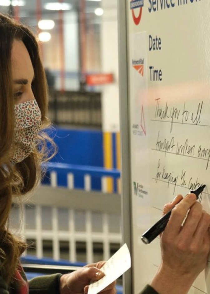 ما هو الخطأ الإملائي الذي ارتكبته كيت ميدلتون عند كتابتها رسالة شكر لعمال ‏النقل؟