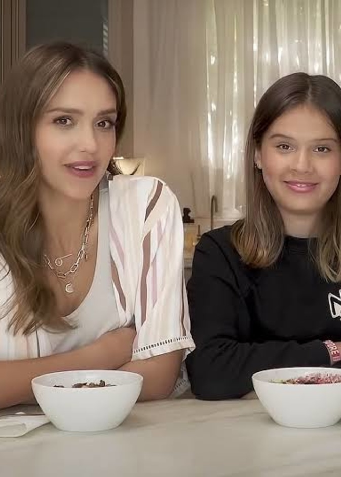 جيسيكا ألبا وابنتها هونور