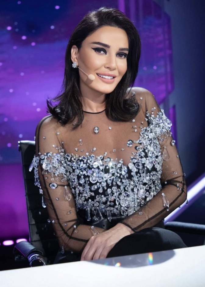 إطلالة مميزة وخلابة اختارتها سيرين عبد النور في برنامج إنت مين