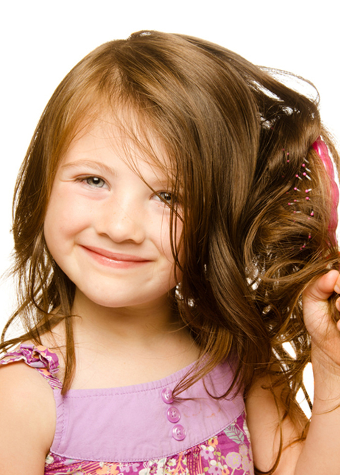 خلطات طبيعية من الفازلين لفرد وتنعيم الشعر المجعد للاطفال البنات