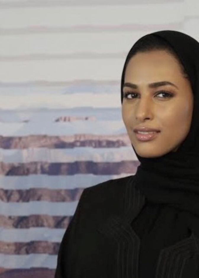 الفنانة التشكيلية أسماء بالحمر.. موهبة إماراتية فذة تعشق الفن