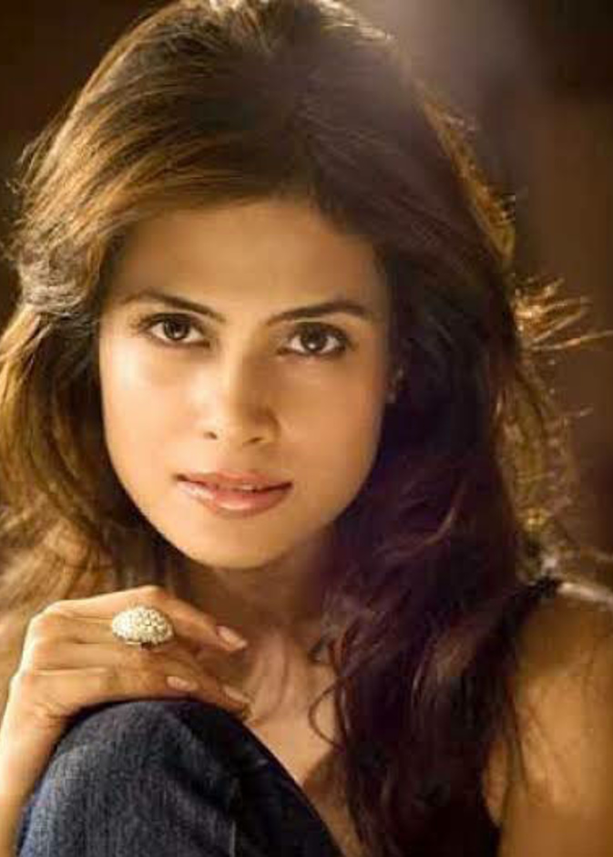 الشرطة تحقق في وفاة أريا بانيرجي