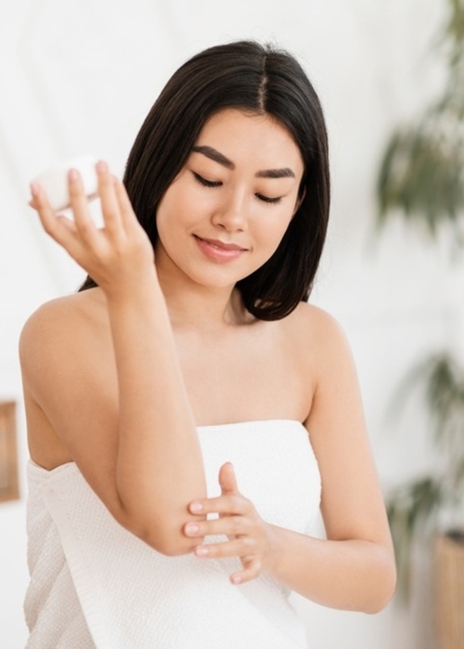 كيفية التخلص من سواد الاكواع والركب باستخدام السكر وزيت الزيتون