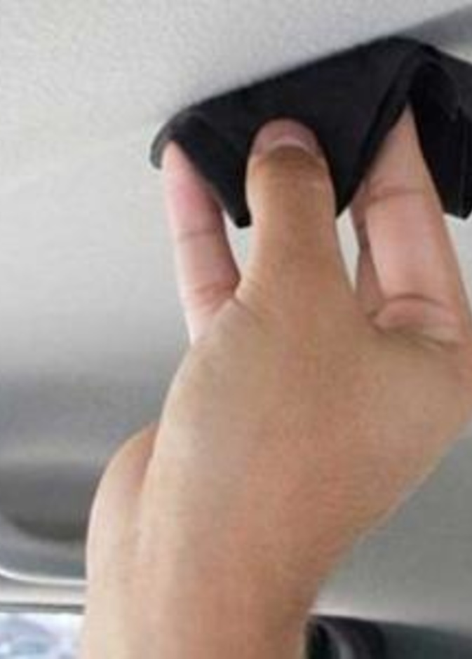 تنظيف سقف السيارة