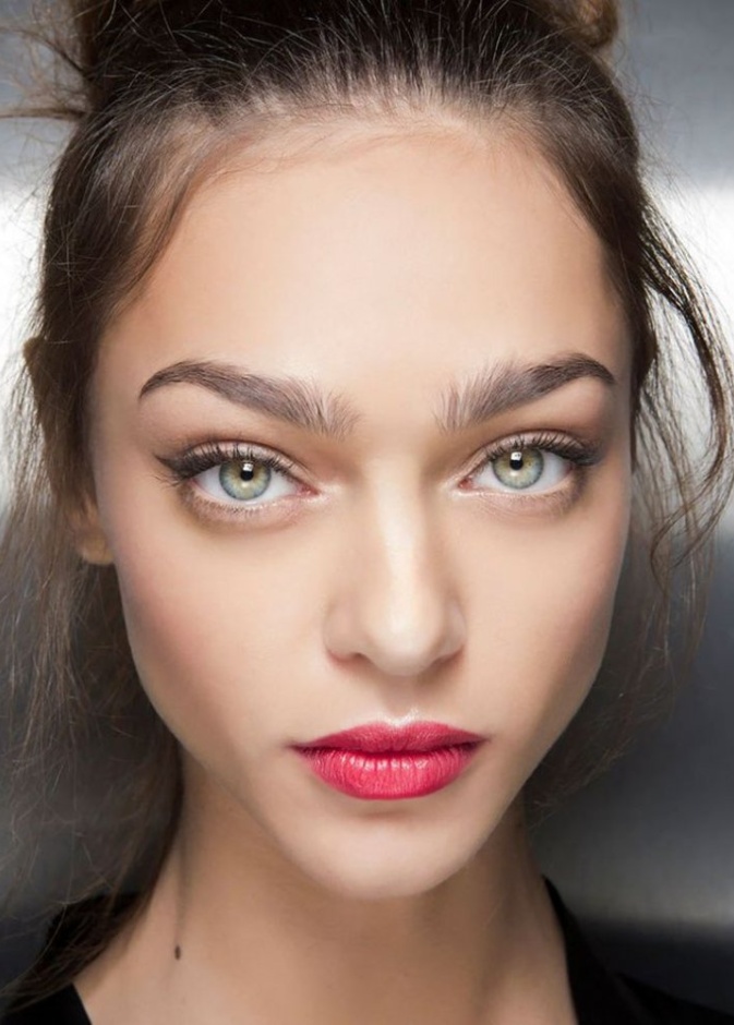 مكياج خفيف يومي للصبايا مناسب لموسم الشتاء