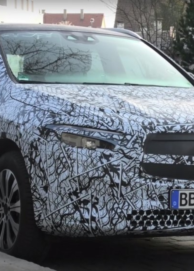 مرسيدس تتحضر لإطلاق سيارة تنافس سيارات تسلا الكهربائية