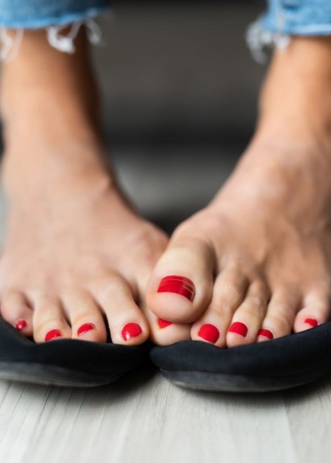  اسباب حرقة القدمين لدى النساء