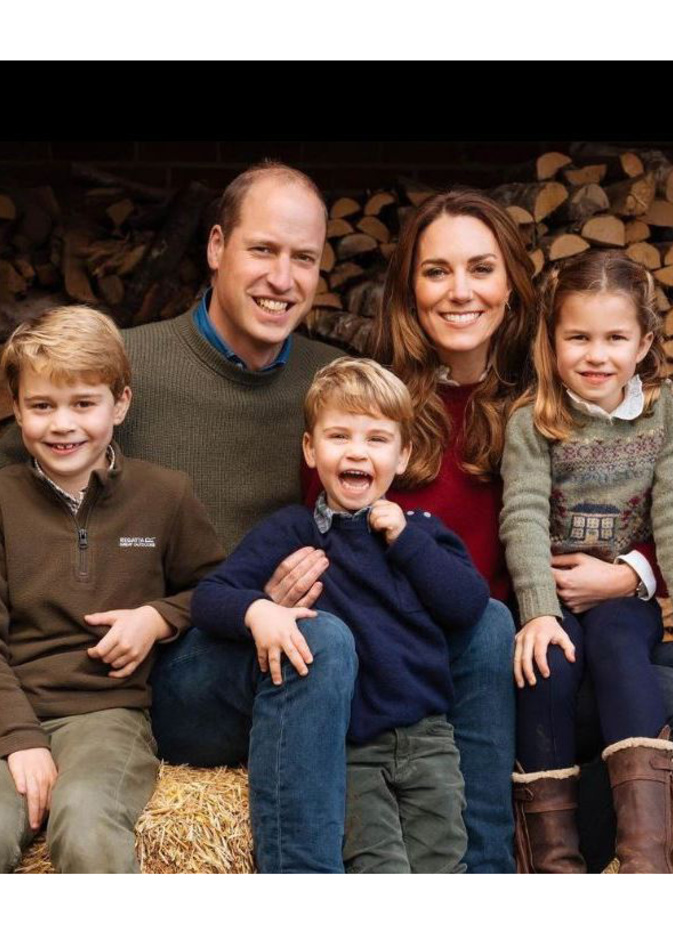  افكار تنسيق اطلالات في موسم الاعياد من وحي تنسيقات كيت ميدلتون الكاجول برفقة عائلتها