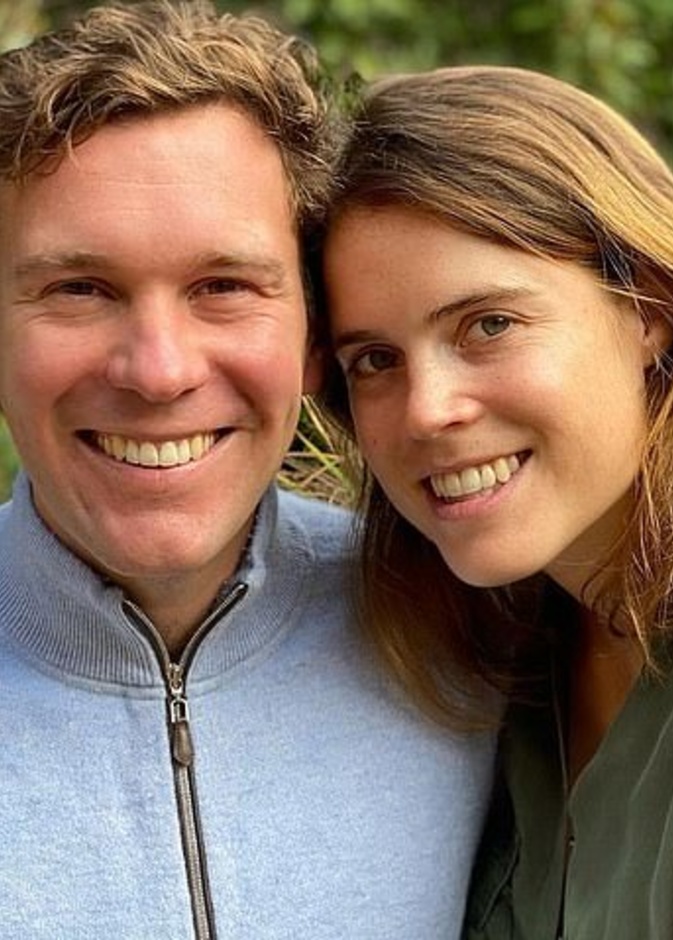 الأميرة يوجين في أحدث ظهور لها في حديقة منزلها في قصر كينسغنتون