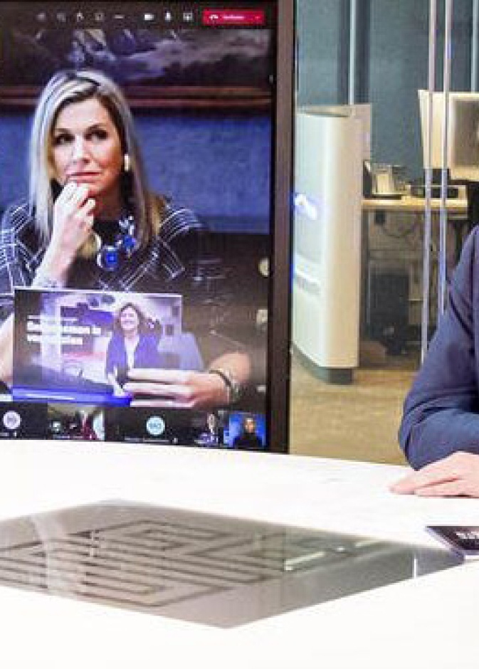 إطلالة الملكة ماكسيما من Natan