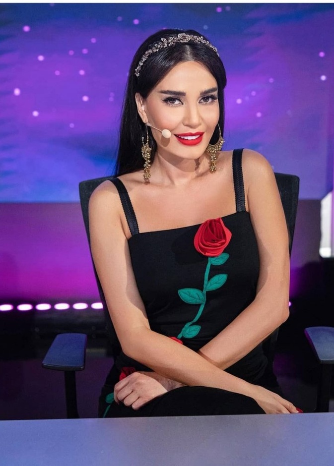 اطلالات سيرين عبدالنور بفستان مطبع بالورود من توقيع Dolce & Gabbana