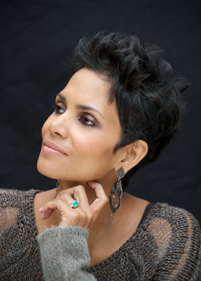  خواتم خطوبة غير تقليدية لنجمات المشاهير هال بيري Halle Berry