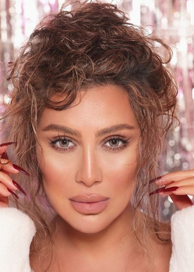  رسمات مكياج مايا دياب مع احمر الشفاه النيود والكونتور لعام 2020