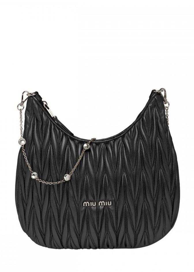 تألقي خلال موسم مناسبات نهاية العام من Miu Miu