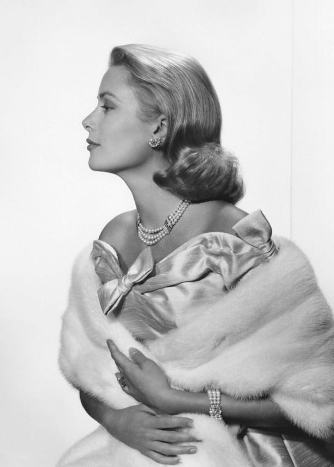 فان كليف أند آربلز علامة المجوهرات الصديقة لسيدات العائلات الملكية على مر السنين