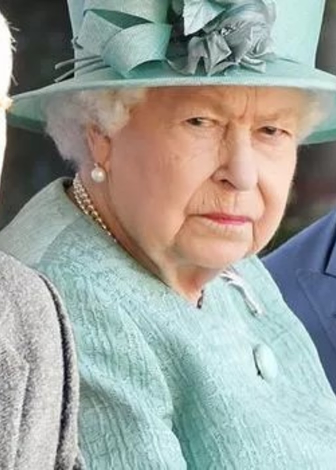 الأمير أندرو لا يعتقد أن شقيقه الأكبر يصلح لأن يكون ملكا